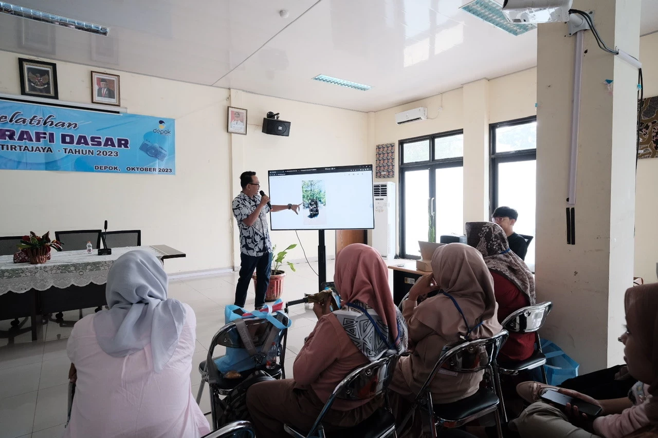 Portal Berita Resmi Pemerintah Kota Depok Kelurahan Tirtajaya Gelar Pelatihan Fotografi Dasar