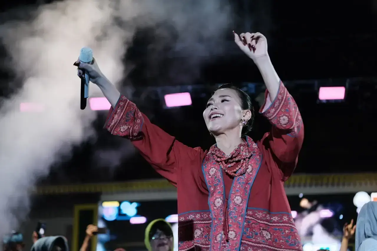Puncak Perayaan Lebaran Depok, Warga Joget Bersama Ayu Tingting