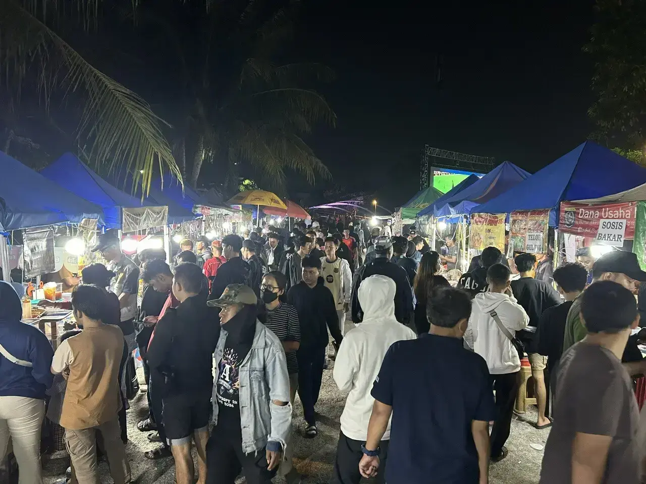 jpwin Kemeriahan Nobar Final Piala Dunia 2026, Pedagang UMKM Depok Raup Cuan