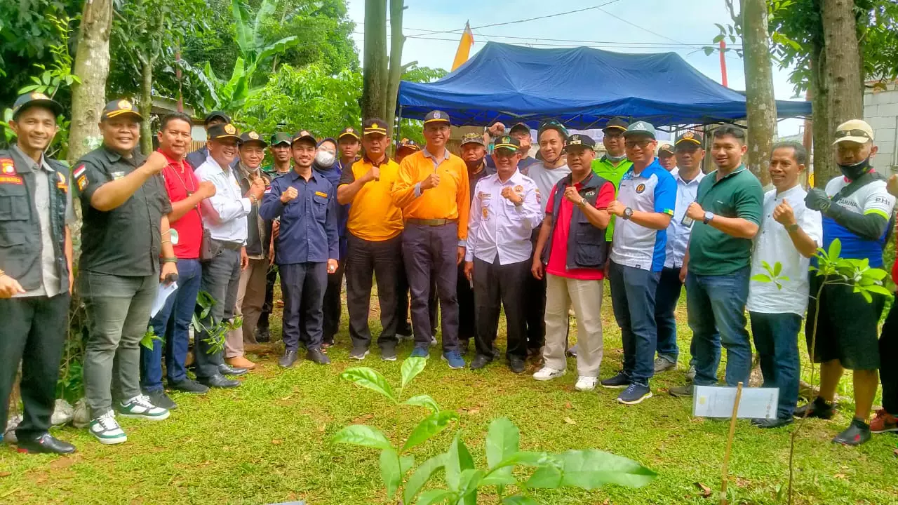 HUT ke-17, Pokdarkamtibmas Bhayangkara Panmas Tanam 1.000 Pohon Buah di Tahura