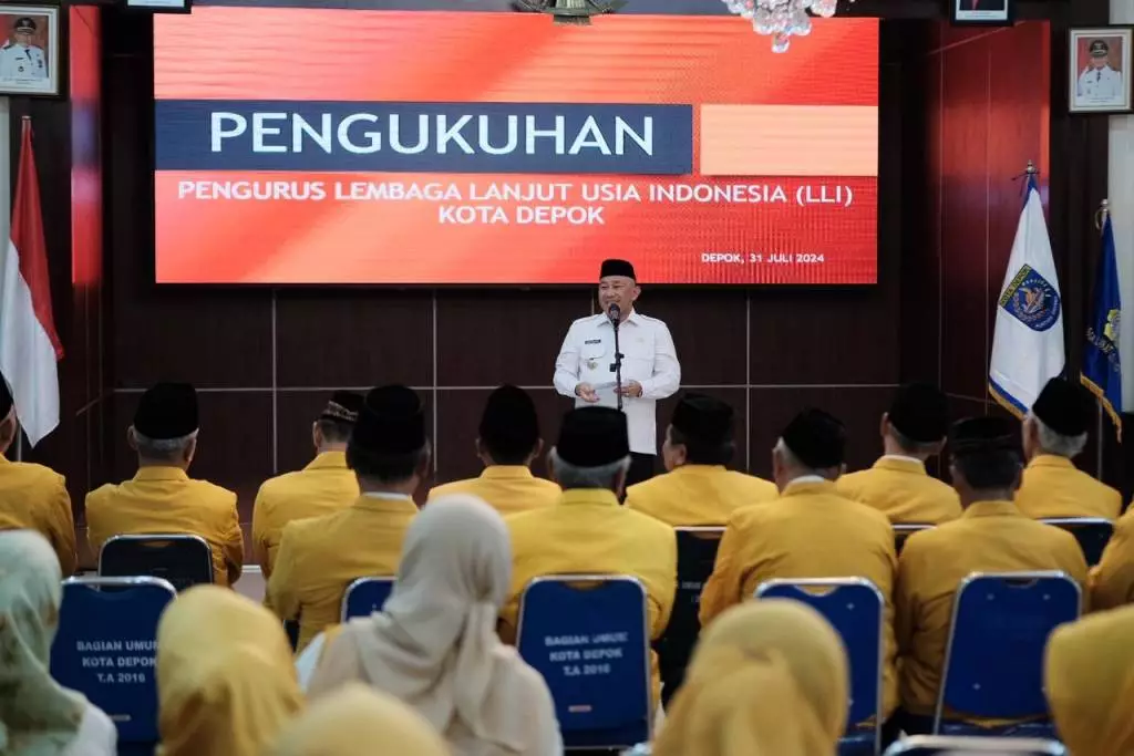 Bantu Lansia Produktif, Wali Kota Kukuhkan Pengurus LLI Depok Periode 2022-2027