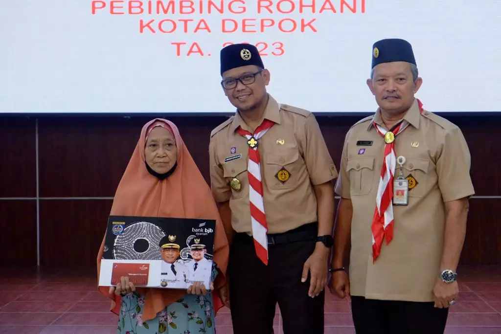 Pemkot Depok Serahkan Dana Insentif ke 2.000 Pembimbing Rohani