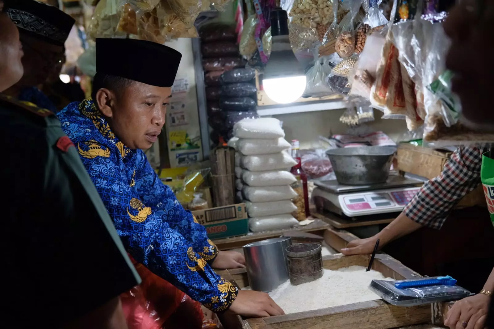 Sekda Sidak Harga dan Stok Kebutuhan Pokok di Pasar Cisalak