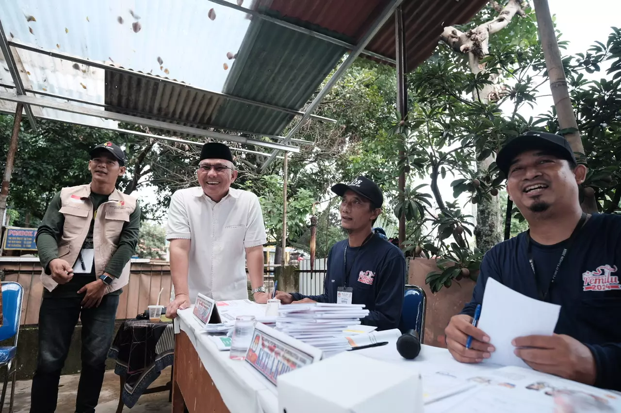 Wali Kota Depok Tinjau TPS 08 Sawangan Baru di Hari Pencoblosan Pemilu 2024