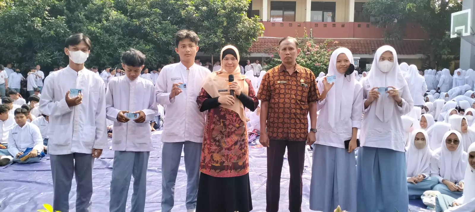 Selama Tiga Hari, Disdukcapil Berhasil Rekam Data E-KTP 263 Siswa SMAN 13 Depok