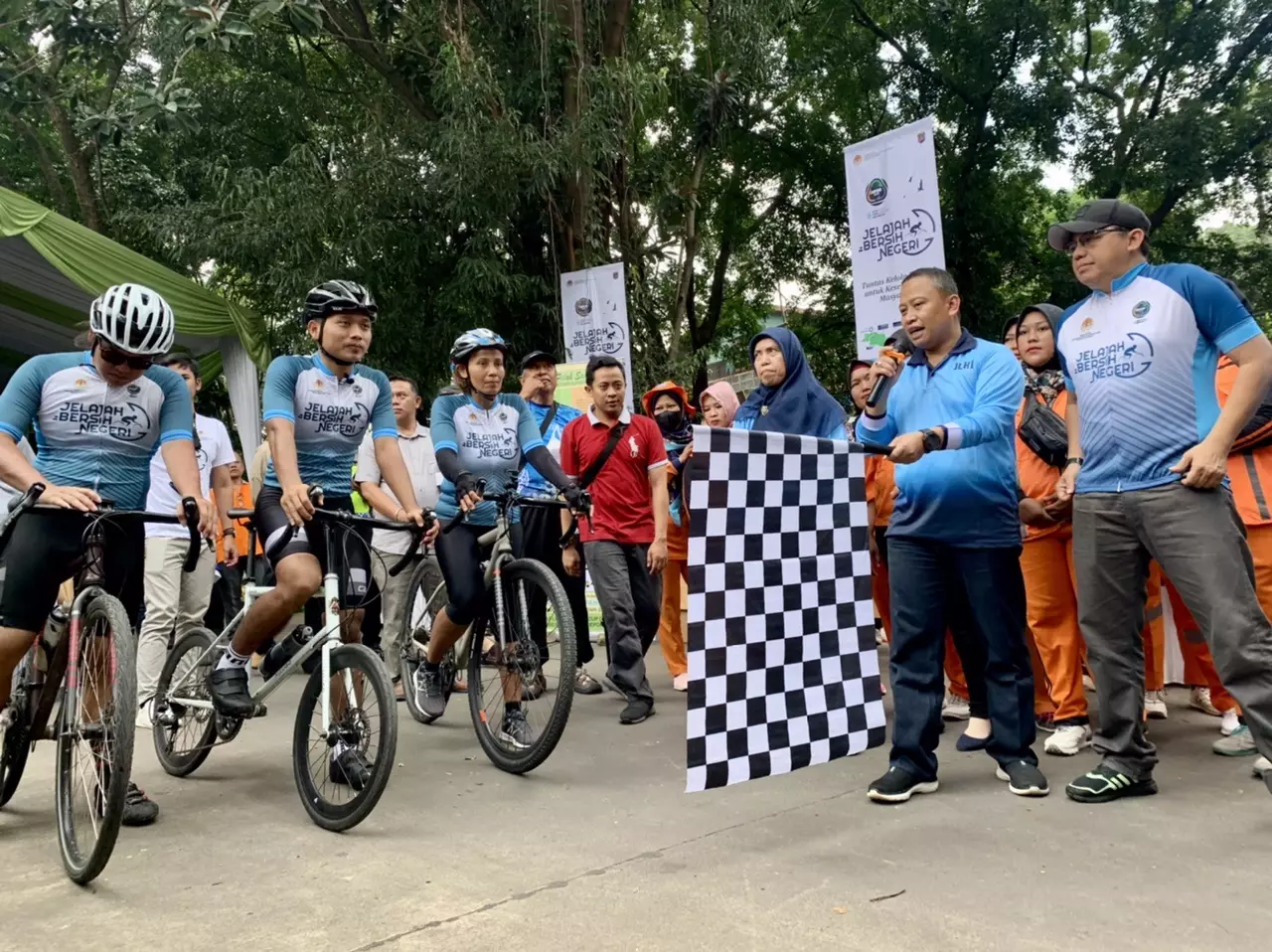 Peringati Hari Peduli Sampah, Sekda Depok Lepas Tim Pesepeda Jelajah Bersih Negeri