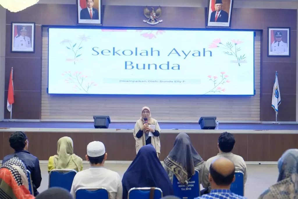 Ketua TP-PKK Kota Depok Hadiri Sekolah Ayah Bunda Spesial