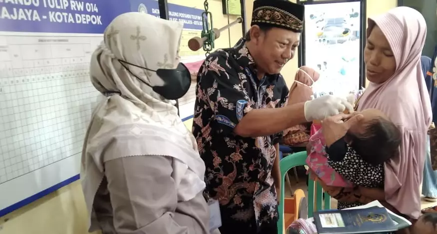 56 Balita di RW 14 Abadijaya Diberi Tetes Vaksin Polio