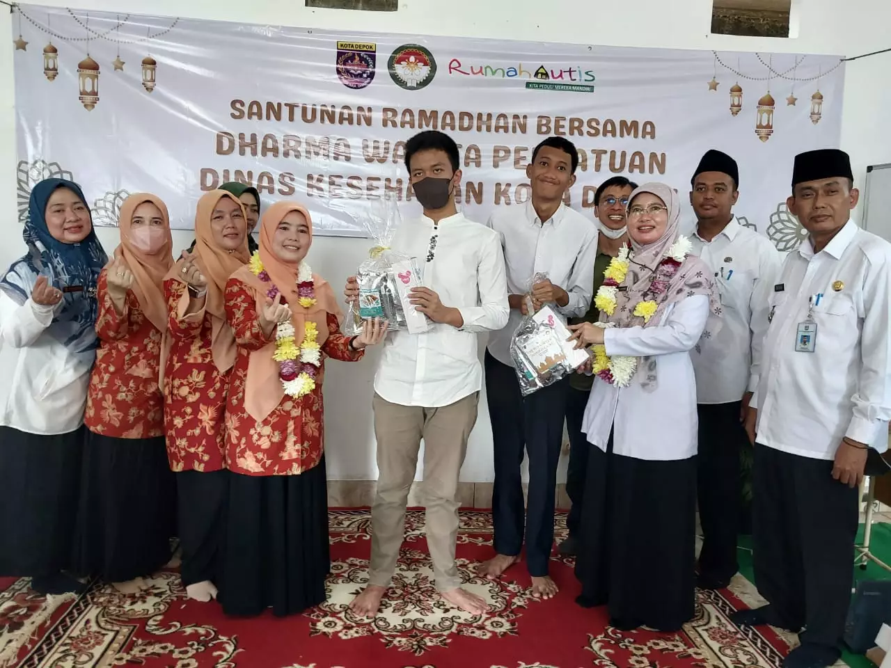 Momen Ramadan, DWP Dinkes Depok Berbagi Kebahagiaan dengan Anak Autis