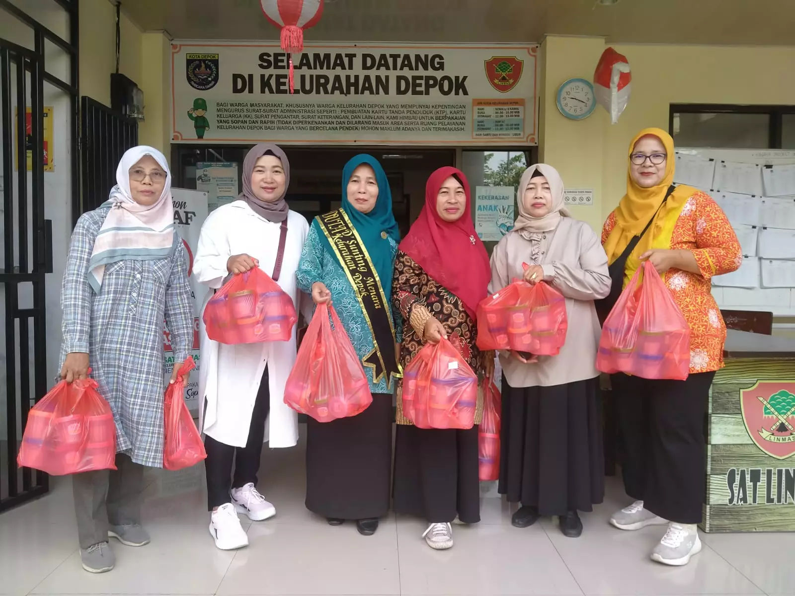 Entaskan Stunting, PKK Kelurahan Depok Bersama Ocan Bananas Bagikan Pangan Tambahan Lokal