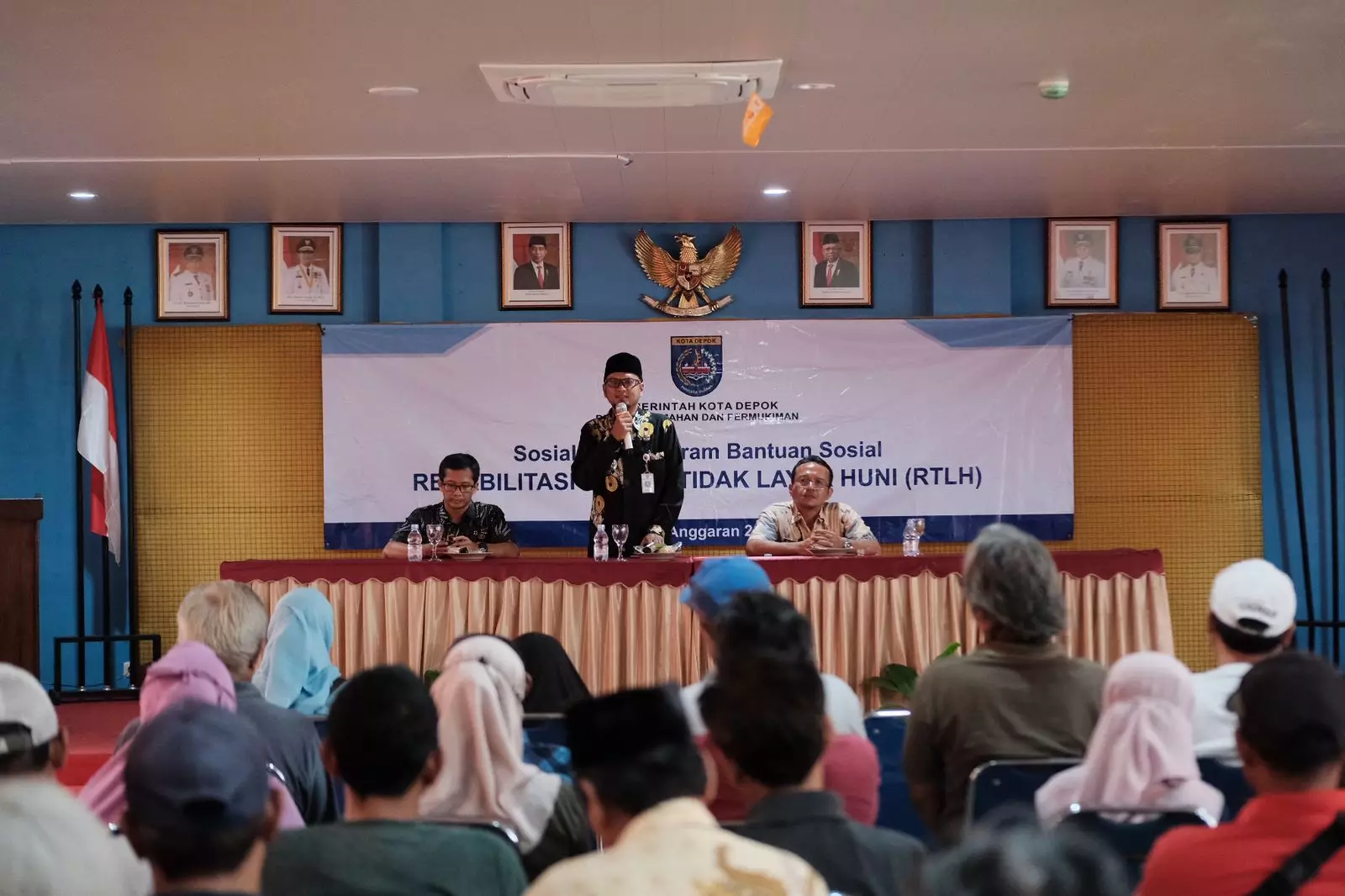 Camat Beji Pastikan Penyaluran Bansos KDS RTLH Tepat Sasaran