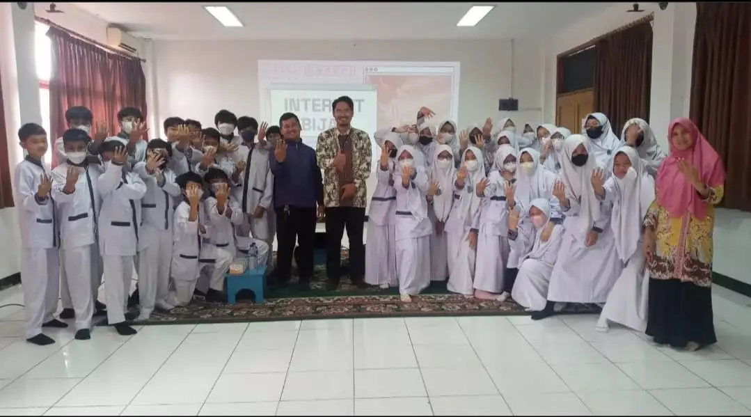Pelajar SMPIT Miftahul Ulum Rasakan Manfaat Sosialisasi Internet Bijak dari Diskominfo Depok