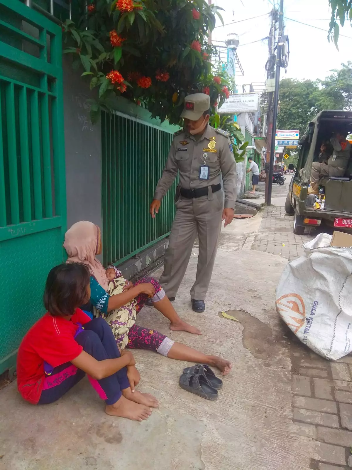 Aparatur Kecamatan Sukmajaya Rutin Berpatroli selama Ramadan