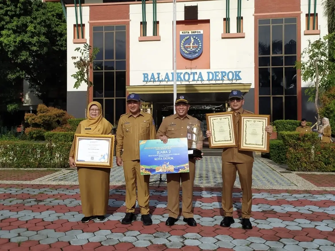 Wakil Wali Kota Depok Serahkan Sejumlah Penghargaan Tingkat Provinsi Jabar Tahun 2025