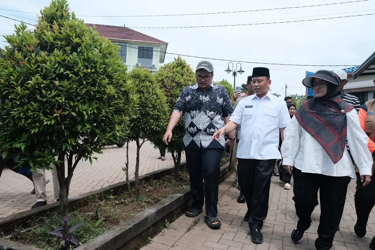 Wali Kota Depok Tinjau Titik Banjir di Kelurahan Kalimulya