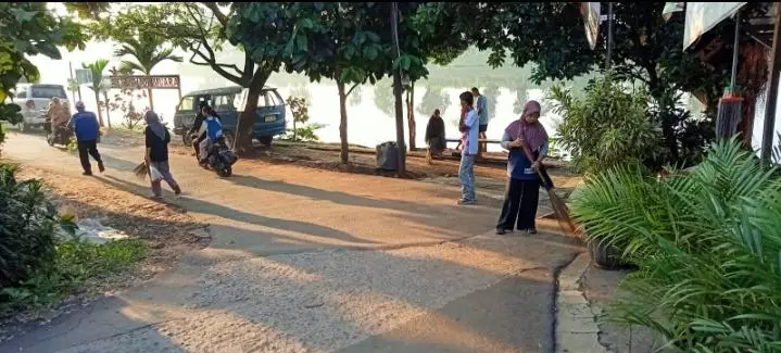 Jaga Kebersihan Lingkungan, Warga RW 14 Bojongsari Galakkan Kerja Bakti
