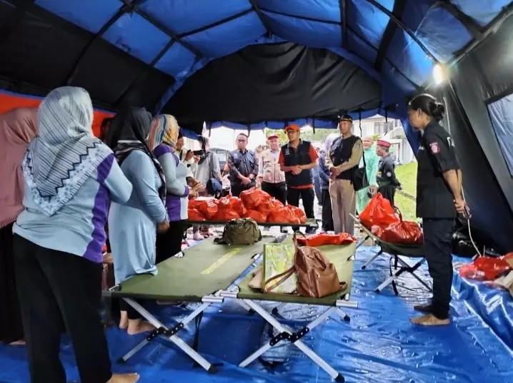 Tinjau Dapur Umum Tagana Depok, Bang Imam: Warga Senang, Masakannya Beragam