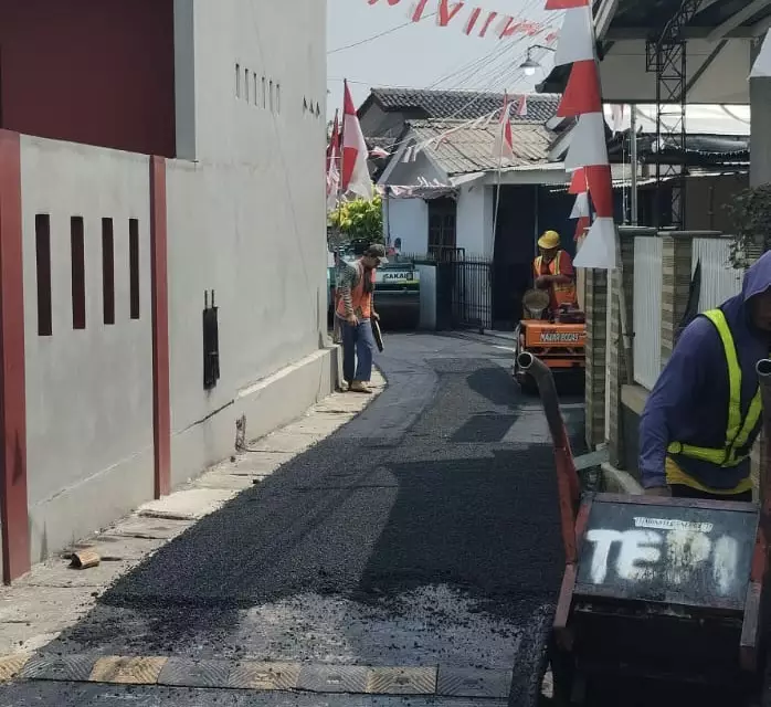 Jalan Lingkungan Mulus Usai di Aspal, Warga RW 01 Abadijaya: Lebih Nyaman dan Rapi