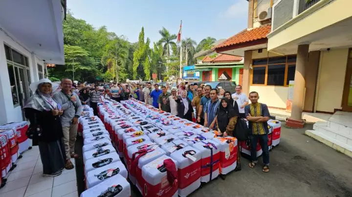 Ratusan Koper Jemaah Calhaj Depok Mulai Diberangkatkan ke Embarkasi