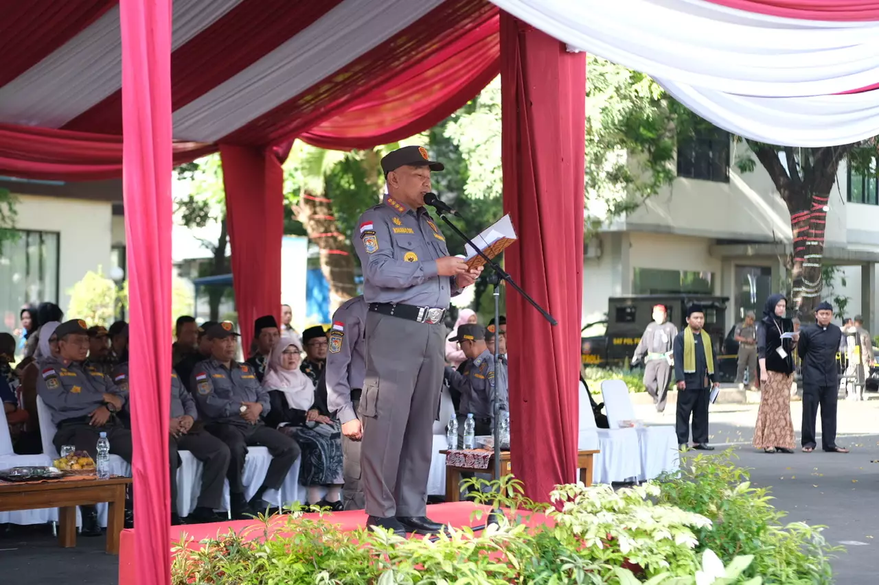 Wali Kota Depok Lantik Anggota Satlinmas dan Satpol PP