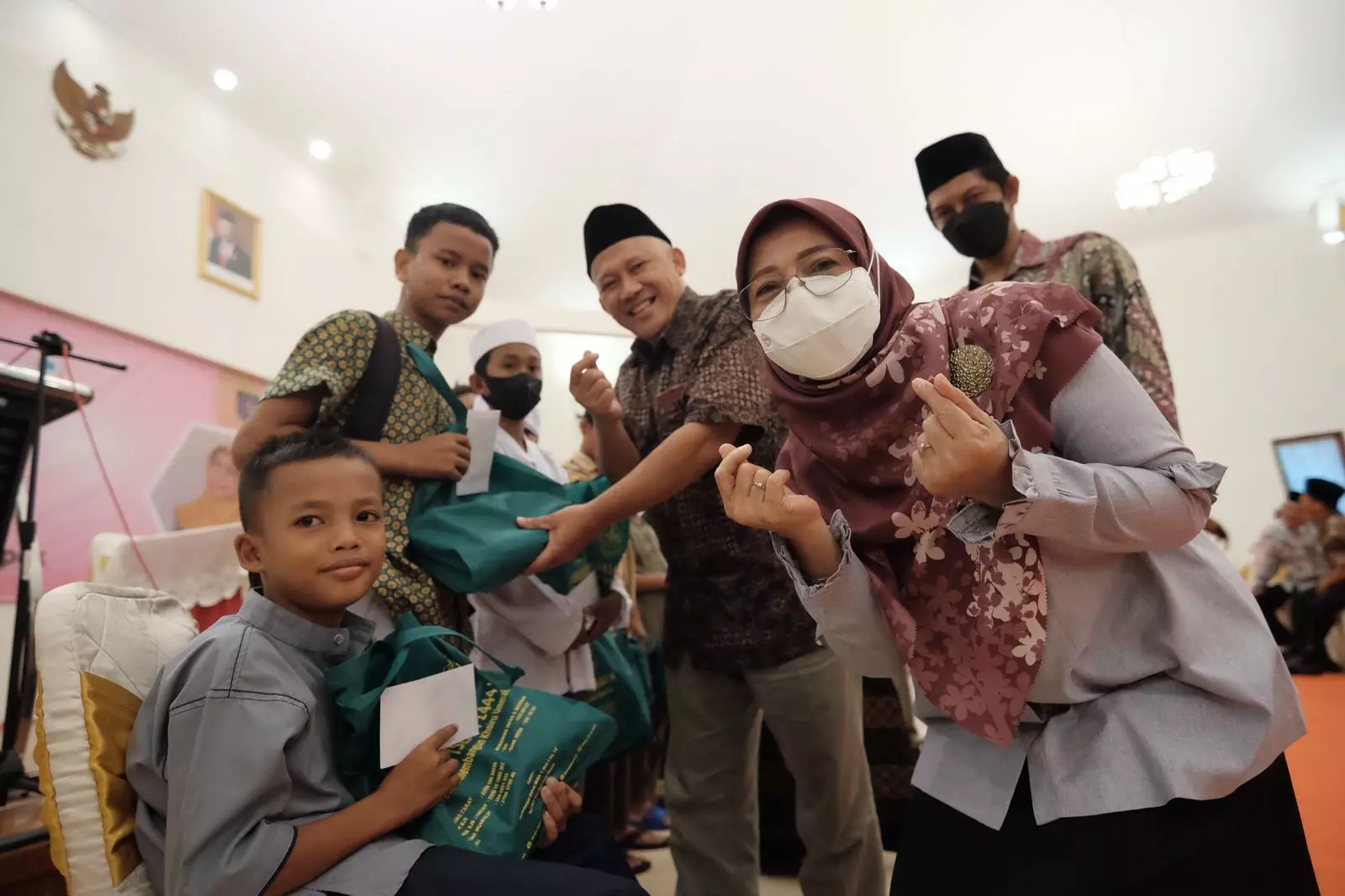 Baznas dan TP-PKK Kota Depok Beri Santunan ke 100 Anak Yatim di Tapos