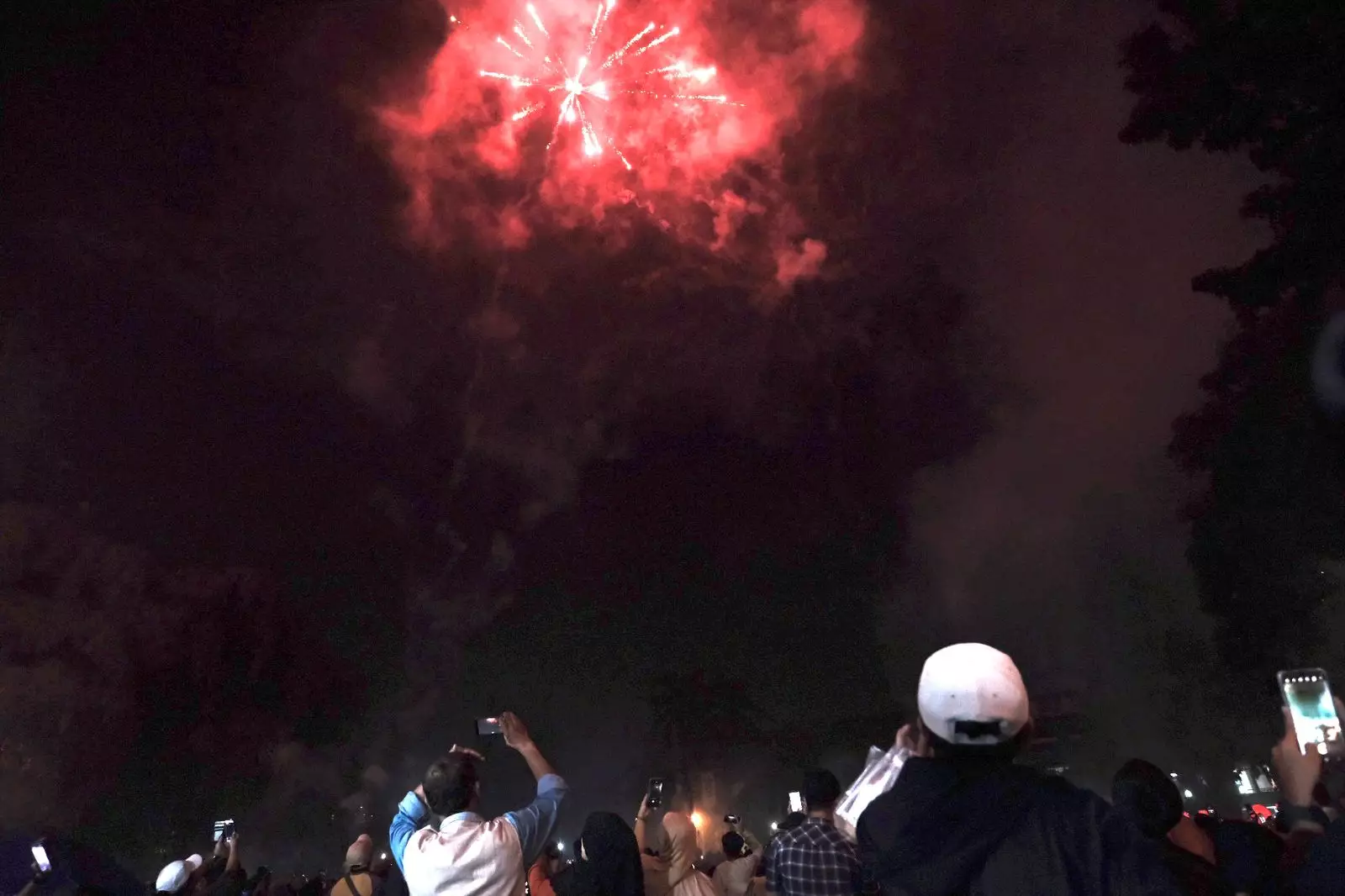 Pesta Kembang Api Tutup Acara Depok Taun Baruan