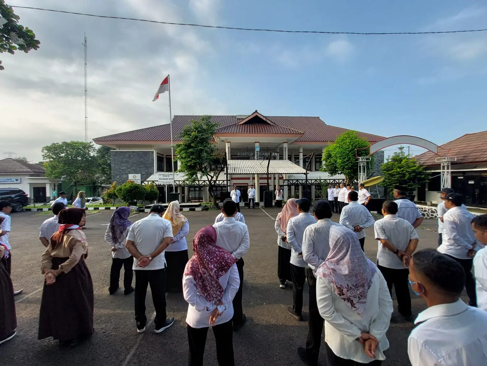 Perangi Pembuang Sampah Liar, Tapos Gandeng Satpol PP dan TNI-Polri Jaga Titik Rawan
