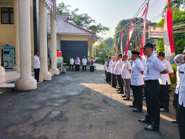 Gelar Apel Hari Pertama Kerja, Camat Sukmajaya Sampaikan Sejumlah Hal