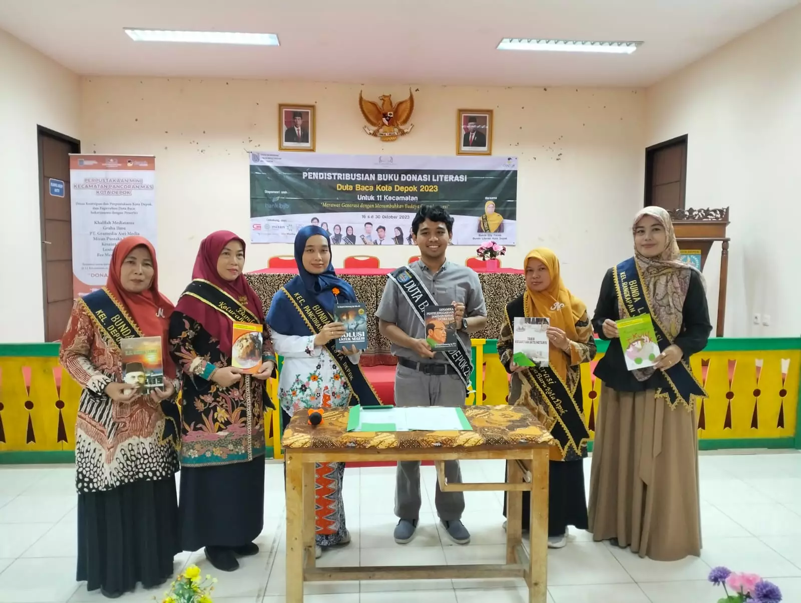 Kecamatan Panmas Dapat Pasokan 585 Buku dari Duta Baca Kota Depok