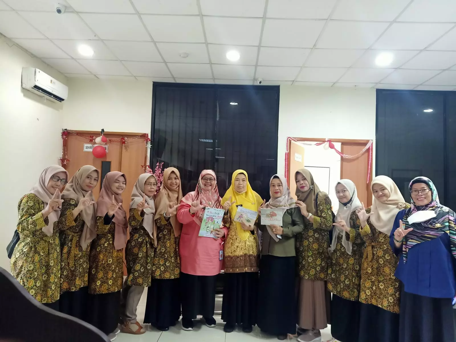 TK IT Chiara Cipayung Serahkan Tiga Buku Anak ke Perpustakaan Umum Kota Depok