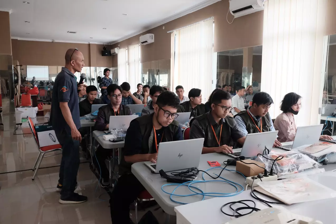 Peserta Pelatihan Komputer Dilatih Cara Merakit dan Mengatur Jaringan