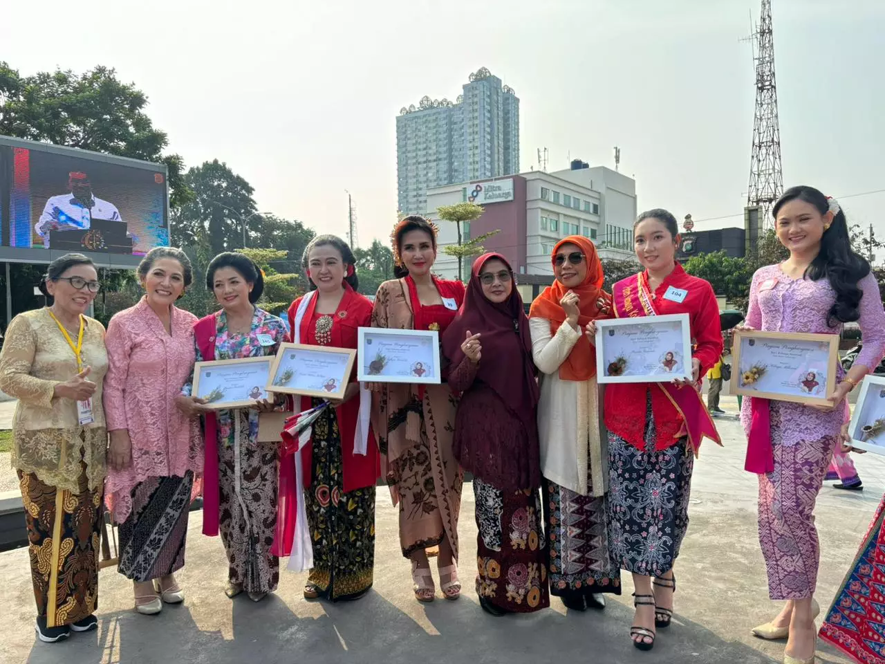 Momen Hari Kebaya Nasional, Bunda Elly Berikan Perhargaan Bagi Enam Perempuan Ini