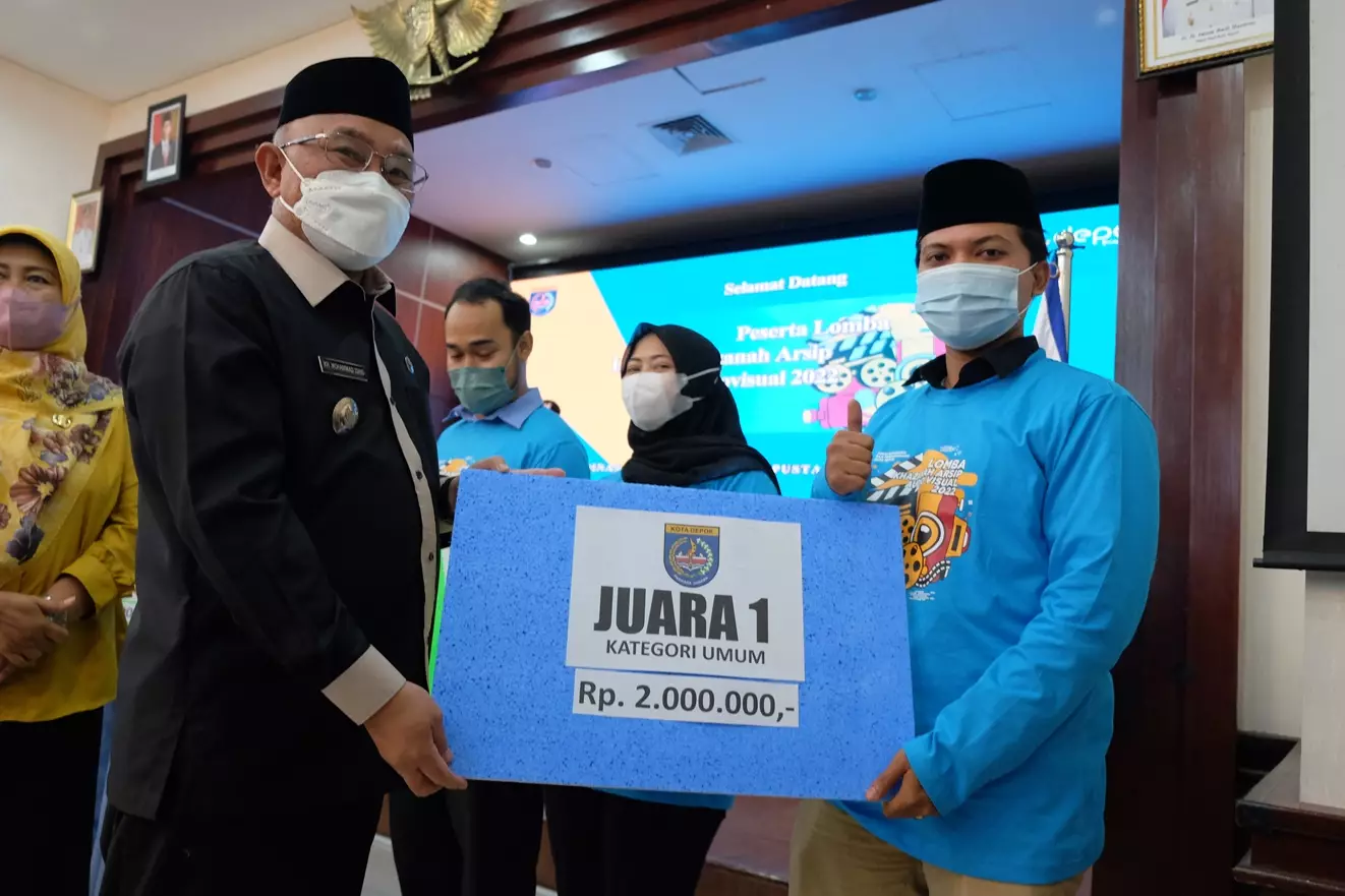 Wali Kota Depok Serahkan Hadiah Juara Lomba Khazanah Arsip dan Audiovisual Tahun 2022