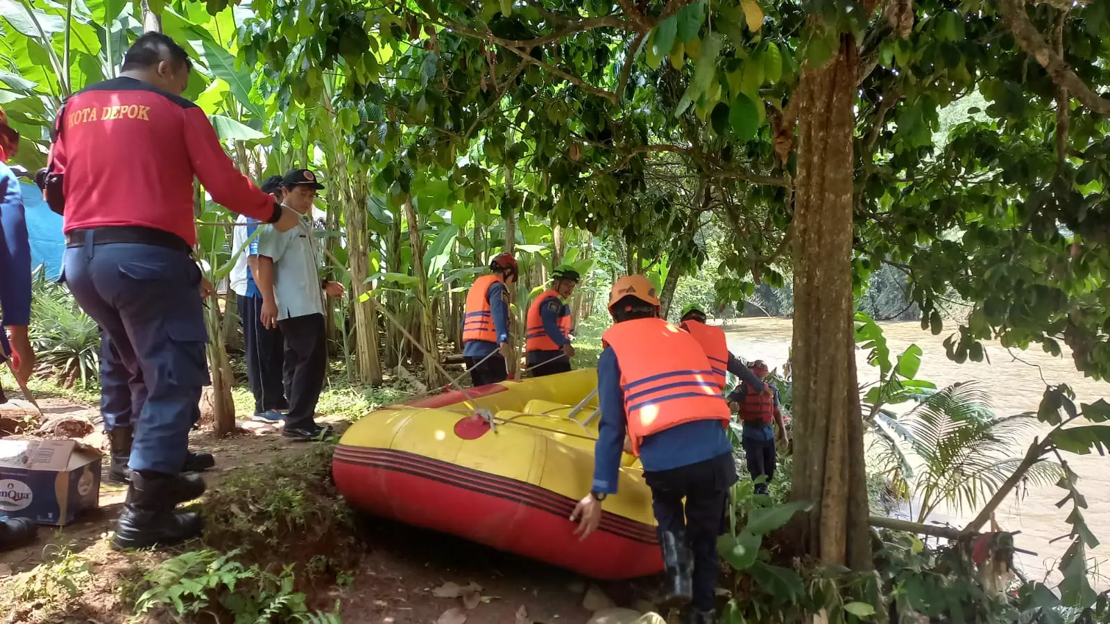 Dinas Damkar Lakukan Metode Sisir Sungai Ciliwung Temukan Korban Hanyut di Curug Kembar