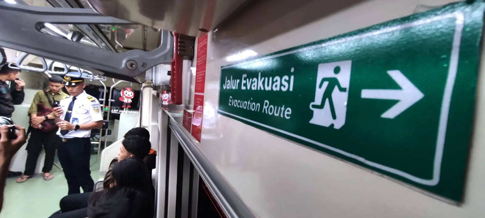 KAI Gelar Simulasi Tanggap Darurat LRT Jabodebek Libatkan Pemadam Kebakaran Depok dan DKI