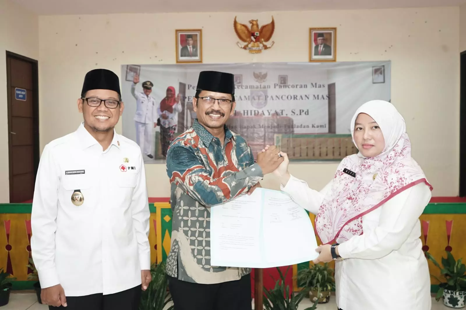Gantikan Syaiful Hidayat yang Pensiun, Siti Hasanah Resmi Jadi Plt Camat Panmas