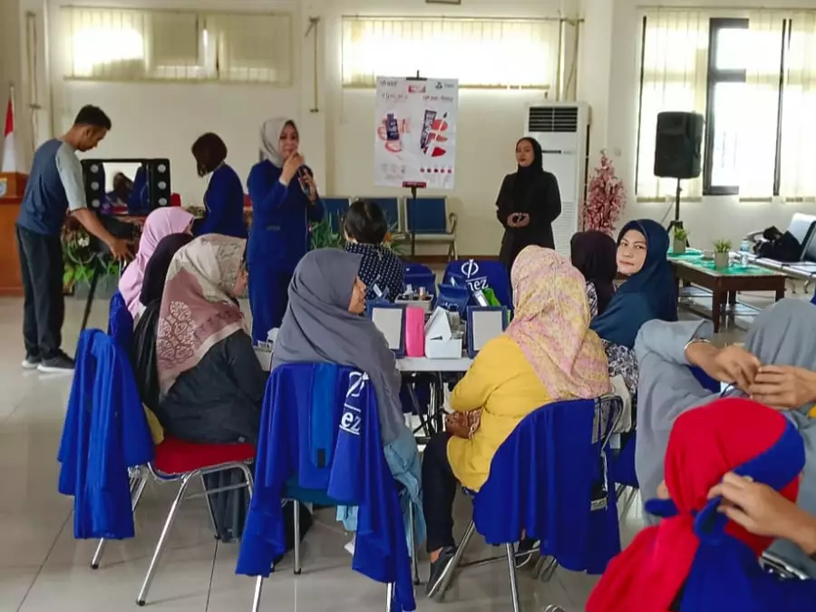 Tingkatkan Kepercayaan Diri Anggotanya, UMKM Sinergia Tapos Ikuti Beauty Class