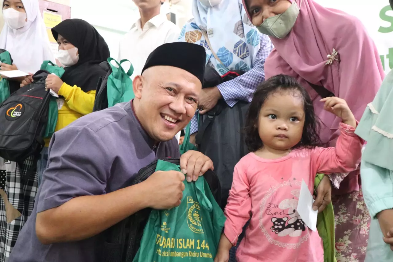 118 Anak Yatim dan Duafa di Depok Terima Santunan Paket Peralatan Sekolah dan Uang Tunai