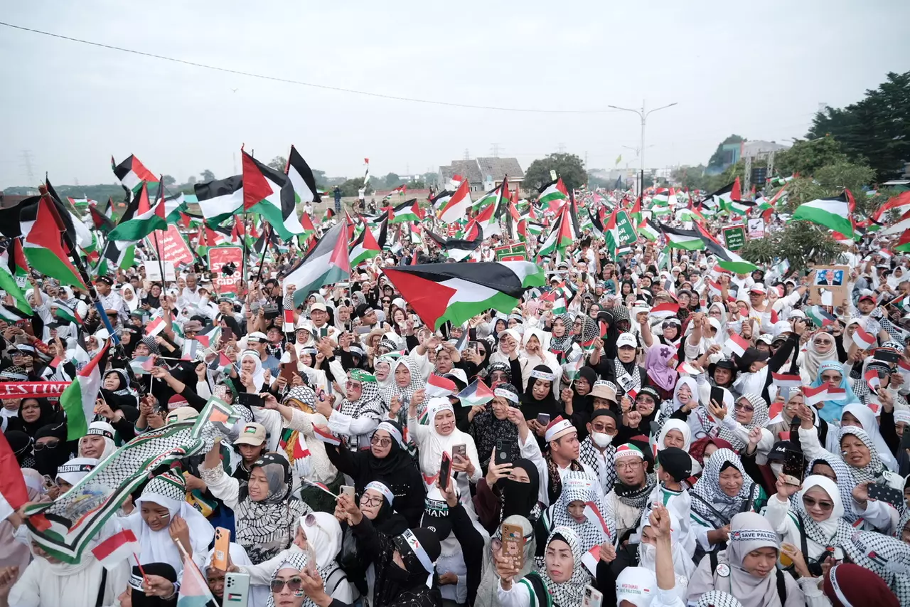 Puluhan Ribu Masyarakat Ramaikan Aksi Damai Depok Bersama Palestina