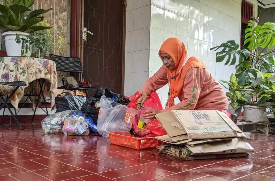 Menilik Keberhasilan Bank Sampah Annisa Baktijaya Jadikan Warga Produktif Pilah Sampah