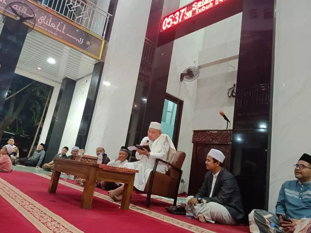 Kiai Idris Ingatkan Tebar Rahmat untuk Seluruh Alam Saat Kajian Subuh di Masjid Ruhul Jihad