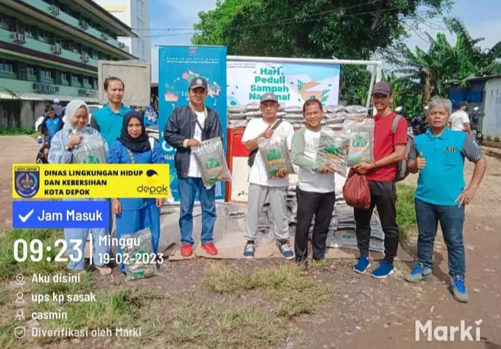 1.900 Kantong Pupuk Diserbu Warga Depok di Enam Lokasi