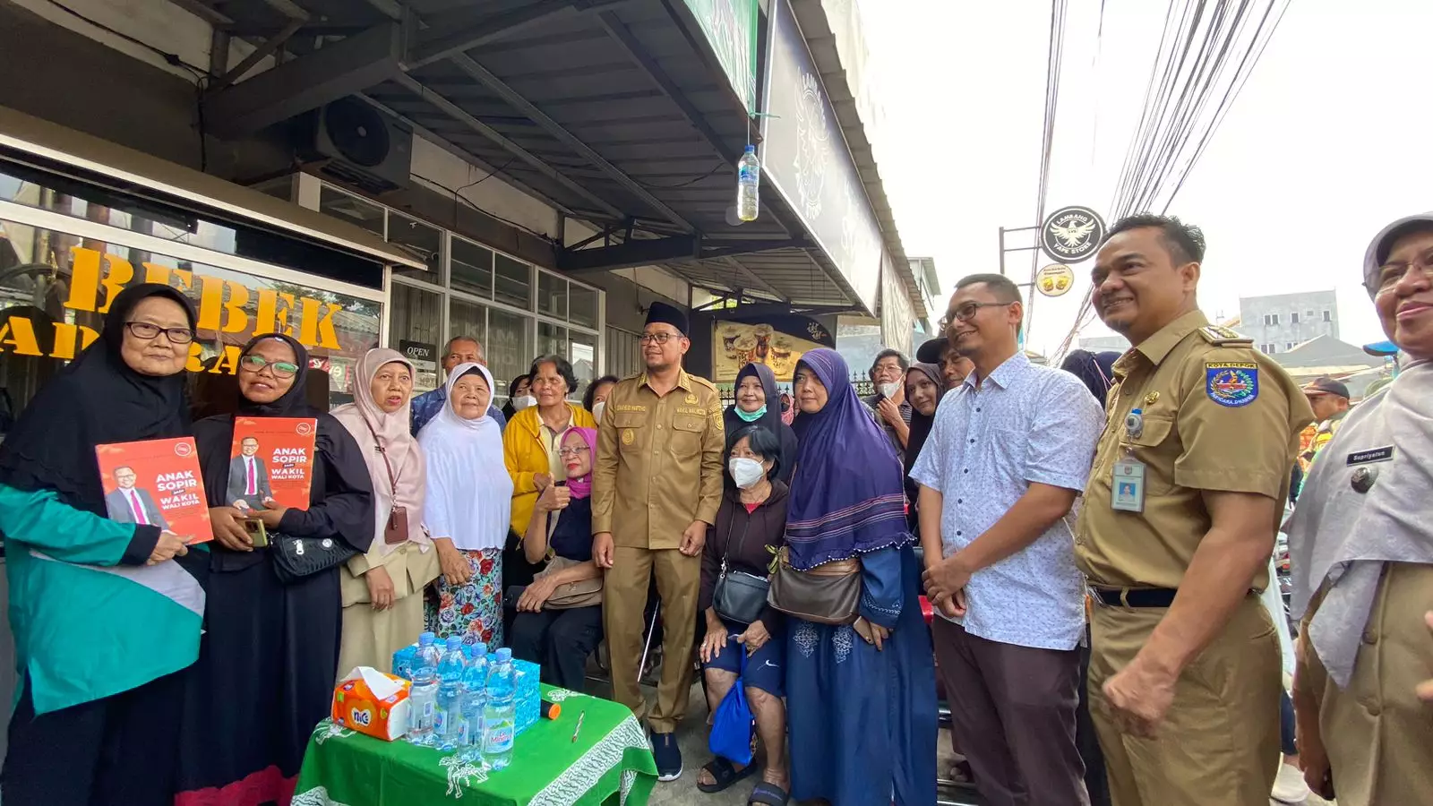 Terima Bantuan Pangan Program KDS, Warga Cimanggis : Semoga Tetap Berlanjut