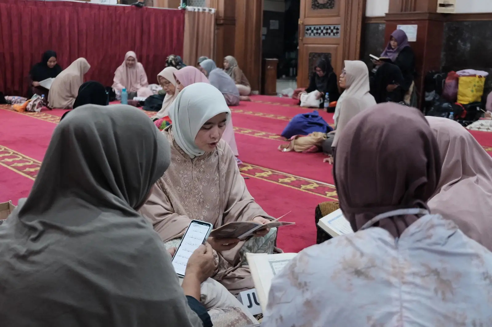 Jalani Itikaf di Masjid Agung Baitul Kamal, Ketua TP-PKK Depok: Dekatkan Diri Kepada Allah SWT