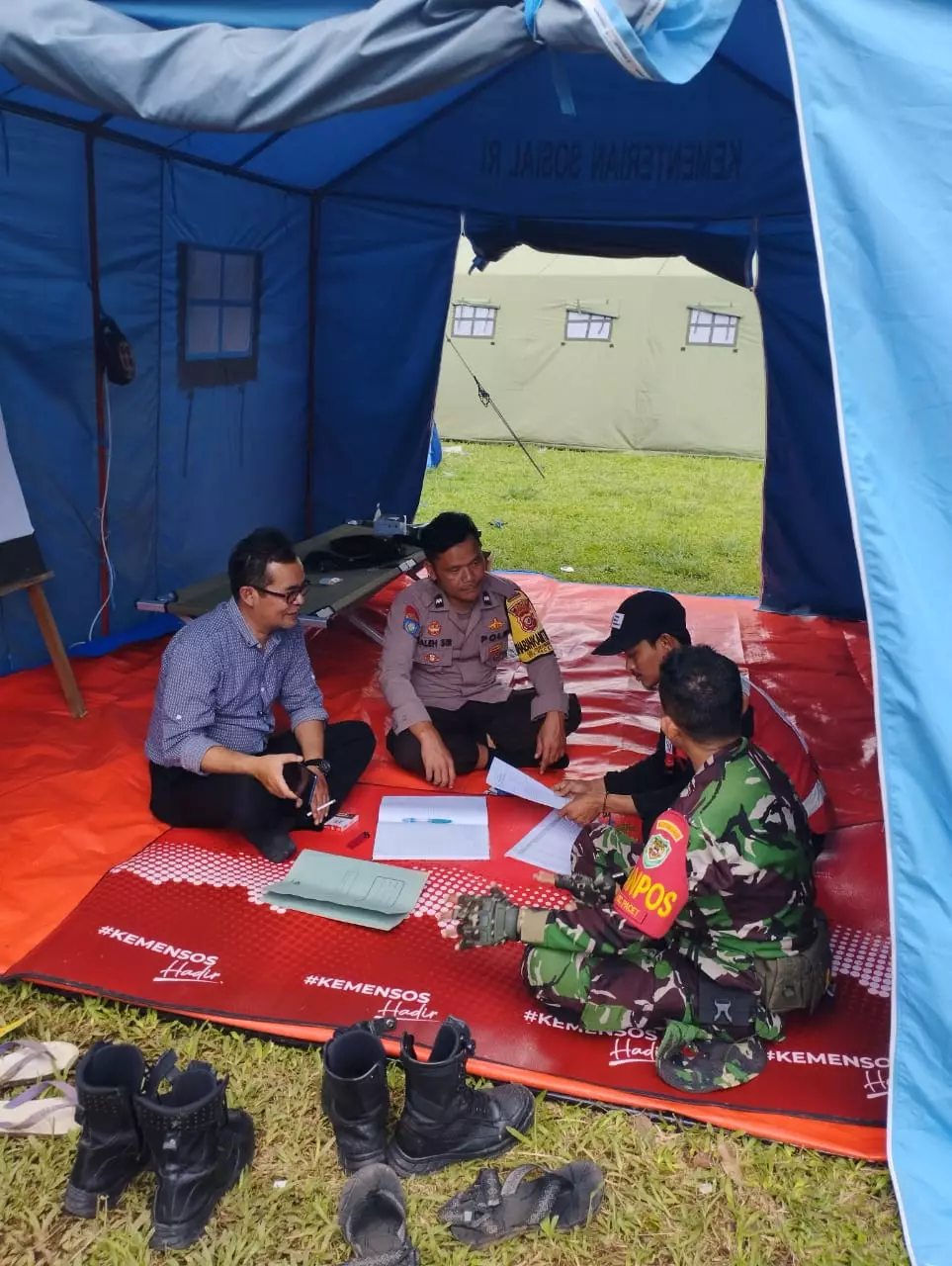 Bahas Terkait Bantuan, Sekdes Sukanagalih Kunjungi Pusdatin Tim Depok Peduli Gempa Cianjur