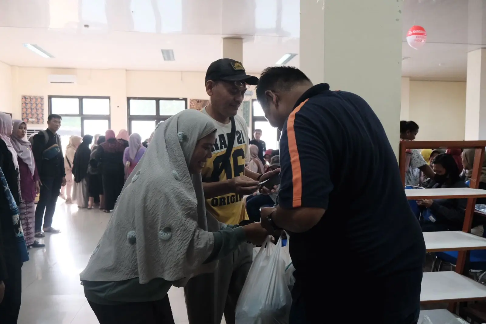 Ribuan Warga Sukmajaya Dapat Sembako Opadi, Wiyana: Terima Kasih Pak Gubernur