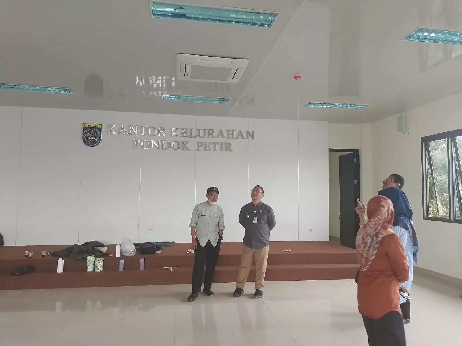 Camat Bojongsari Cek Gedung Kelurahan Usai Direnovasi