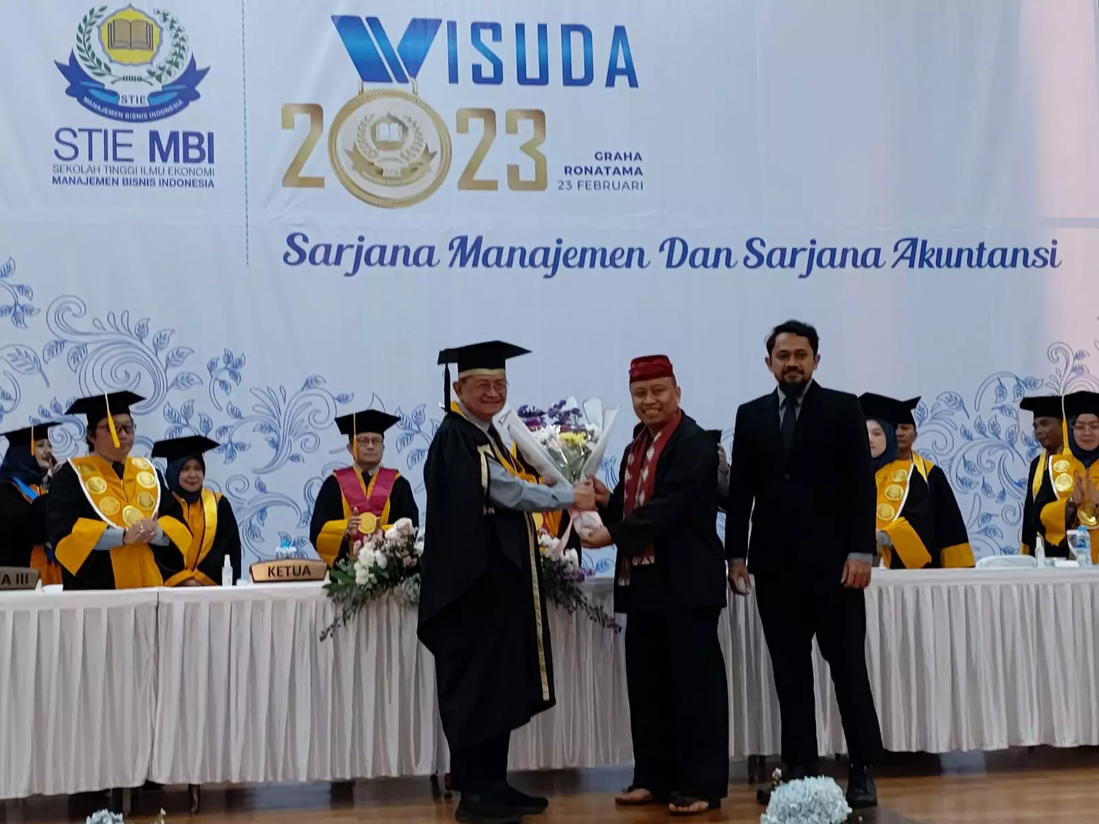 Lulusan STIE MBI Diwisuda, Sekda Depok : SDM di Depok Semakin Berkualitas