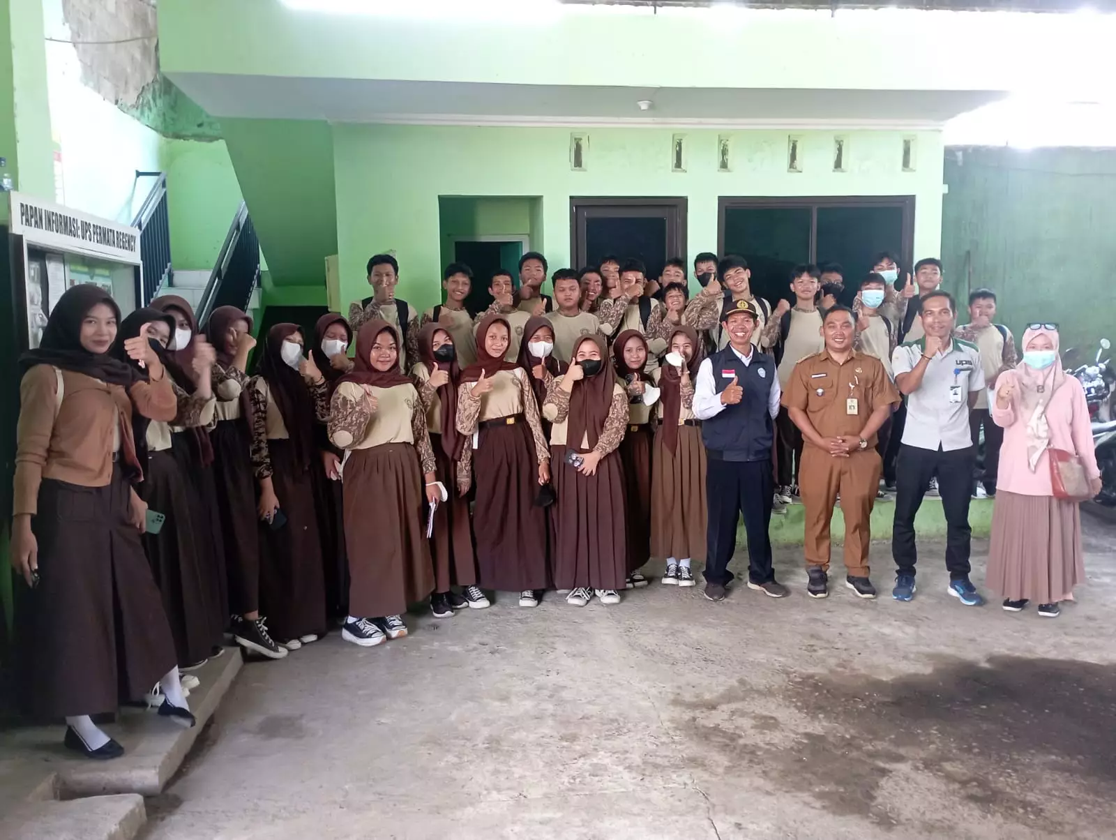 Siswa SMP Ar-Rahman Belajar Pengolahan Sampah ke UPS Permata Regency, Jalankan Kurikulum Merdeka