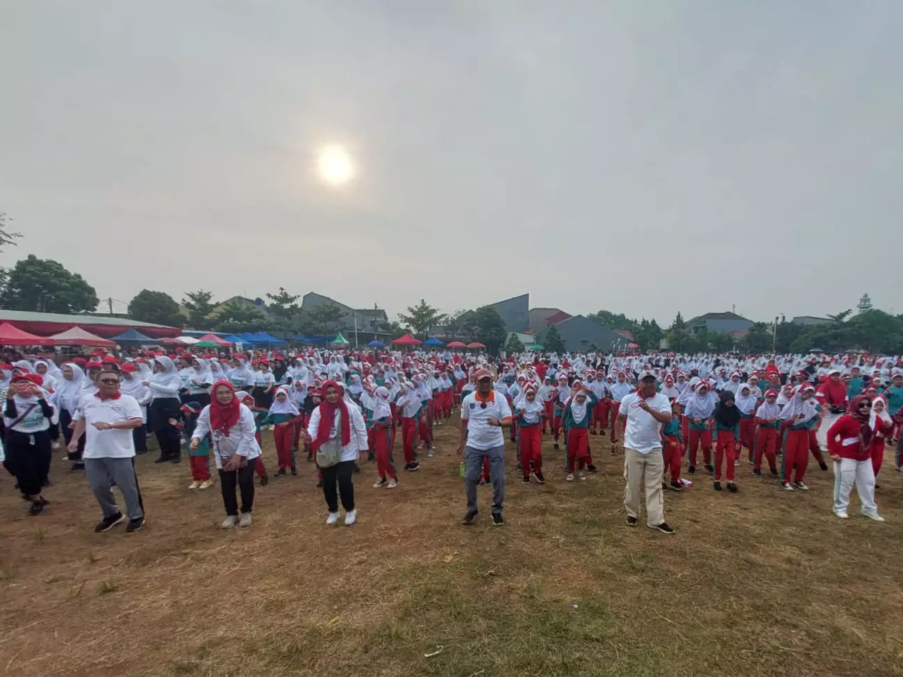 Bareng Ribuan Pelajar, Imam Budi Hartono Senam Sehat di Lapangan Swiss